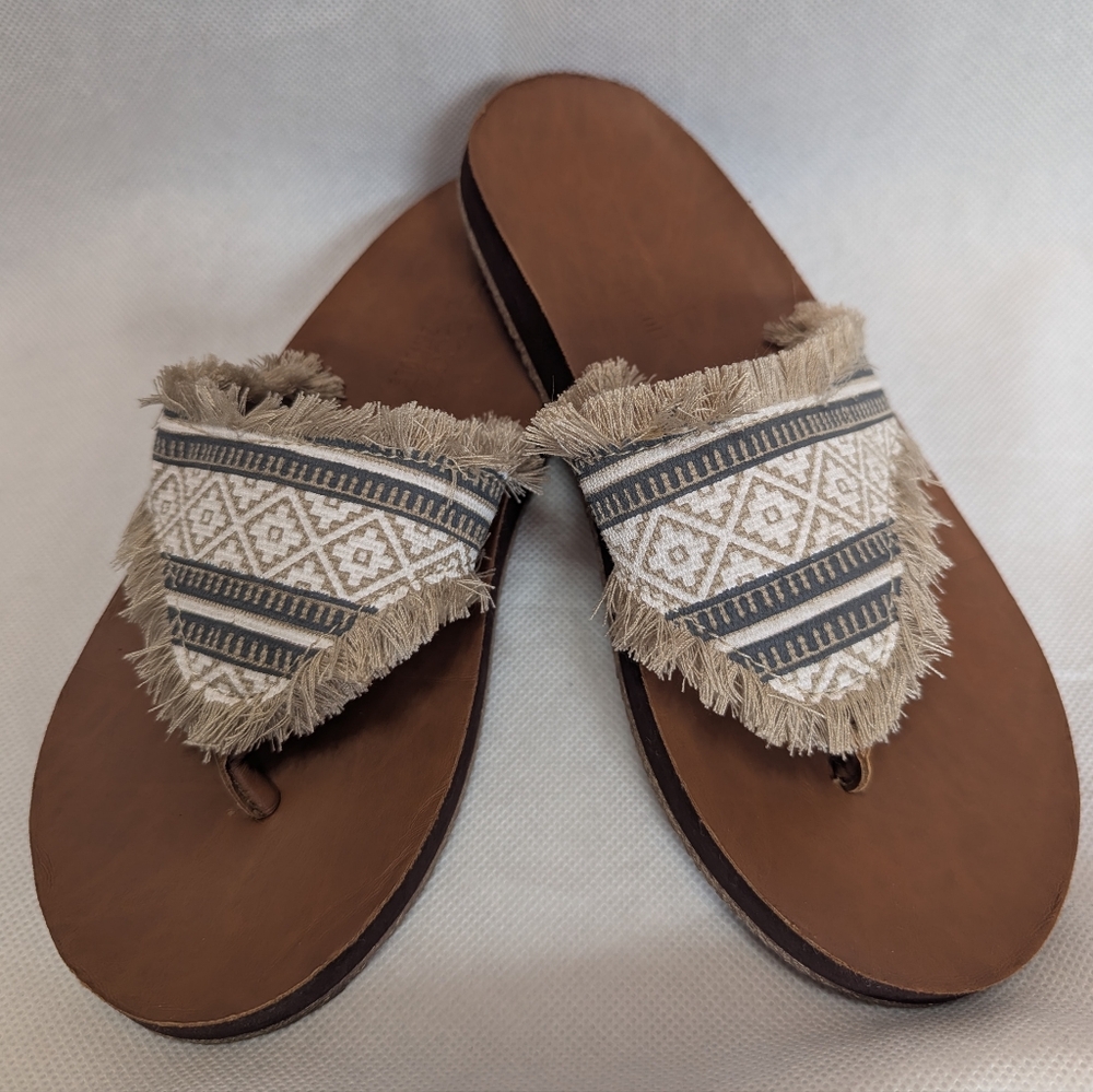 Feelgoodz Zensole Aztec Fringe Flip Flops Size 6.5 NWOT